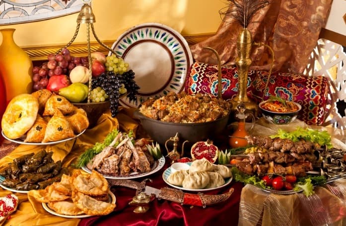 How to Choose the Best Restaurant in a Strange Land?