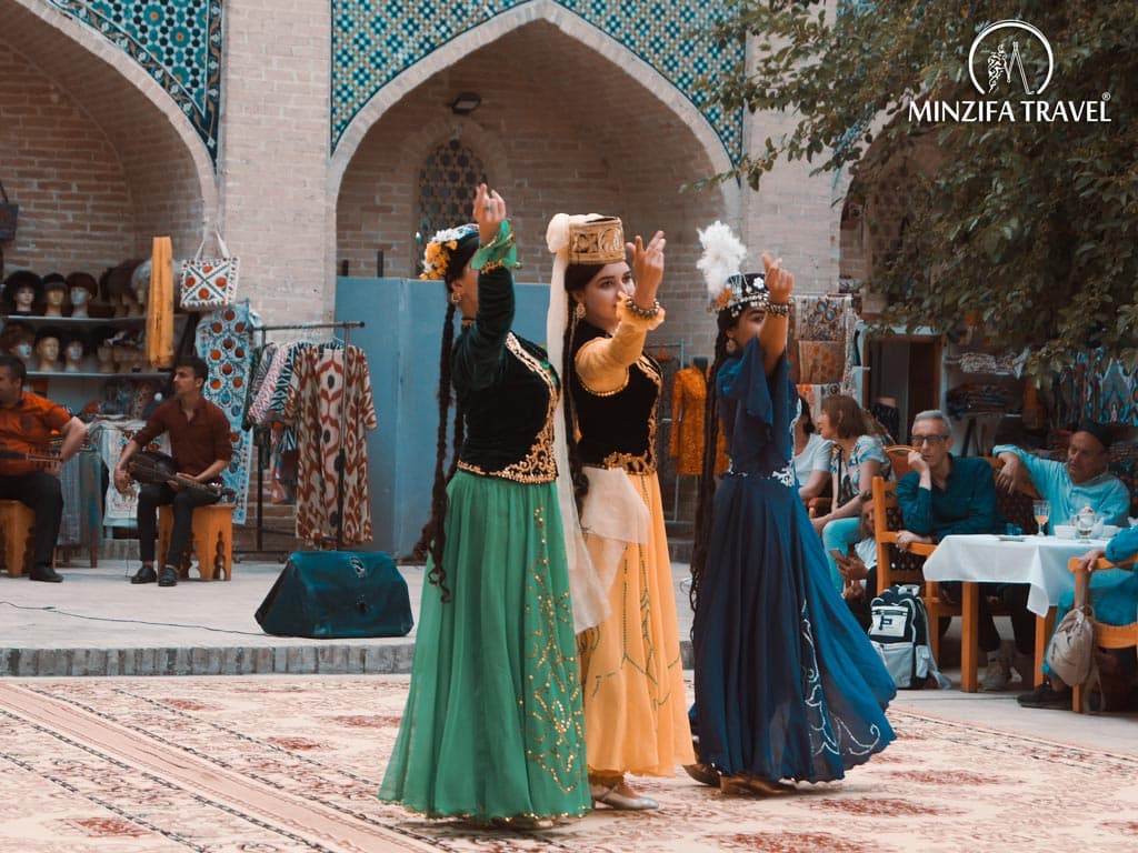 Folklore show at Nadir Diwan-Begi Madrasah