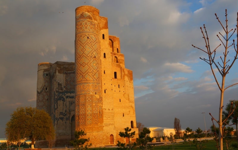 Rediscovering History: Is the Silk Road Still Used Today? Explore with Minzifa Travel