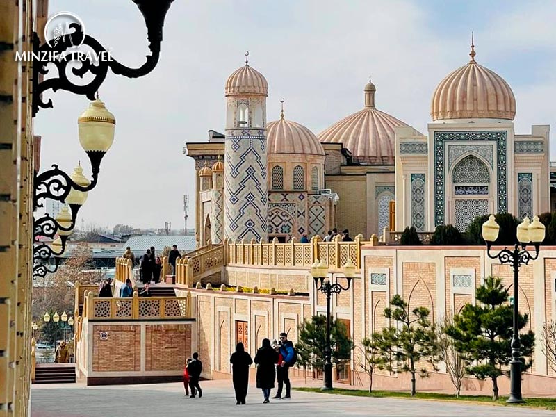 Pilaw at 5 a.m. and PIN-code of a bank card: what surprises tourists in Uzbekistan