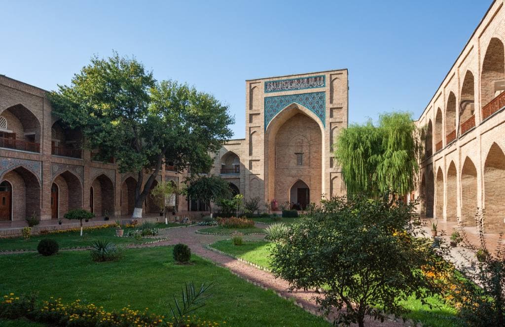 Explore the Rich Heritage of the Silk Road with Our Customizable Travel Itinerary