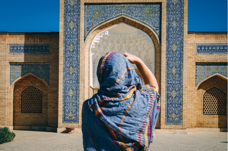What Should Female Tourists Wear in Uzbekistan?