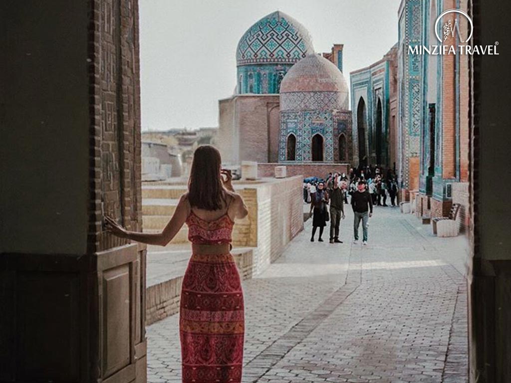 Travel Like a Local: Using Digital Tools to Experience Authentic Uzbekistan
