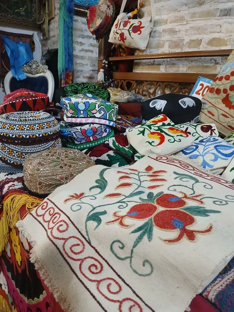 Arts and Crafts of Uzbekistan: Traditions and Styles