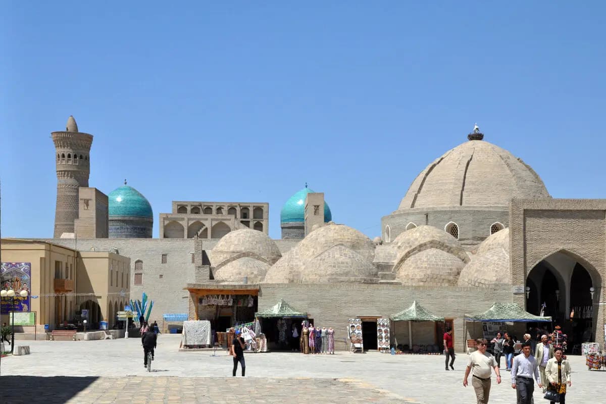 Toki Telpak-Furushon: Bukhara’s Domed Bazaar