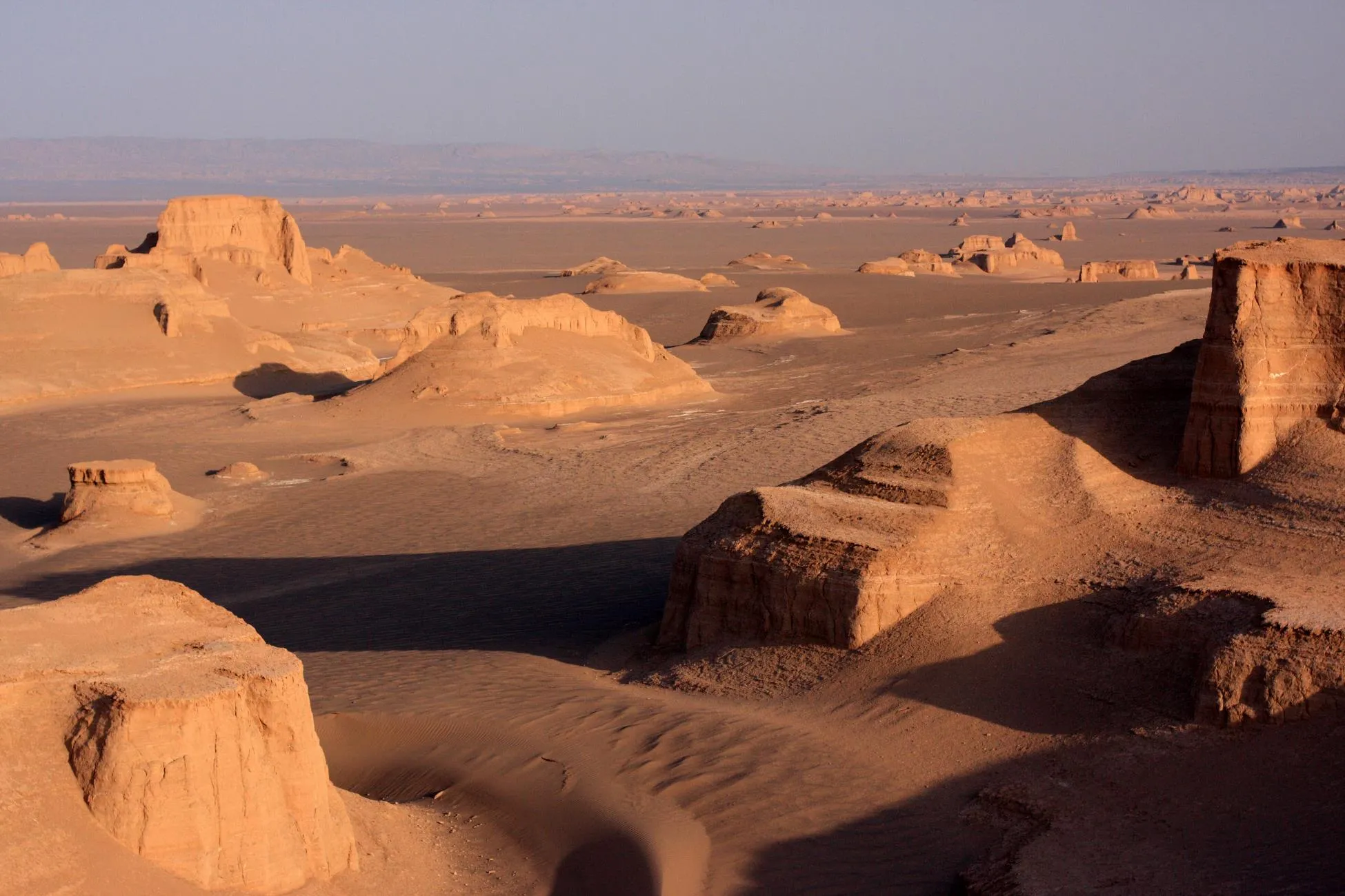 sunset-and-sunrise-visit-to-the-kaluts-in-iran-1698924335