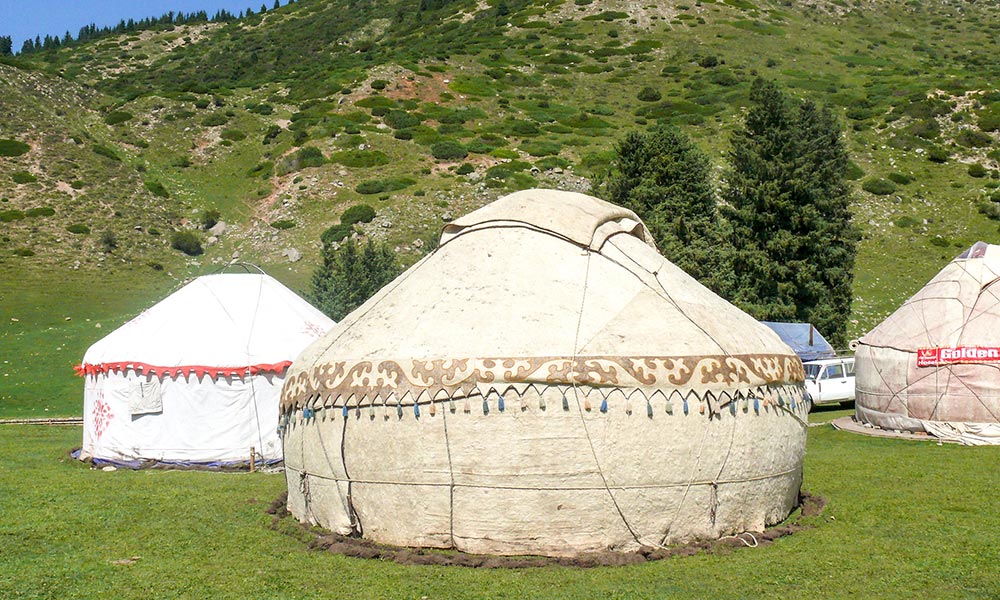 Tour-to-Kyrgyzstan---Nomadic-traditions-of-the-Kyrgyz-people